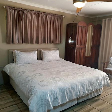 Rand Self-Catering Accommodation Carolina エクステリア 写真
